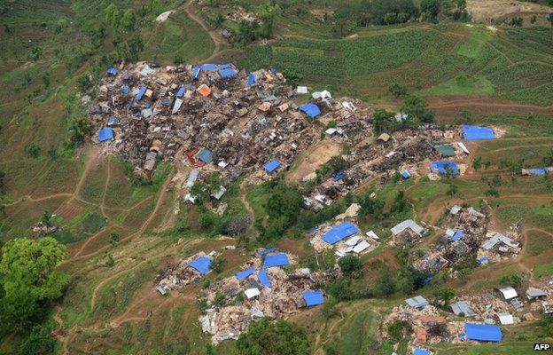 尼泊尔地震后航空照片(转自BBC)