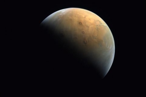 阿联酋“希望号”火星探测器传回其拍摄的首张火星照片
